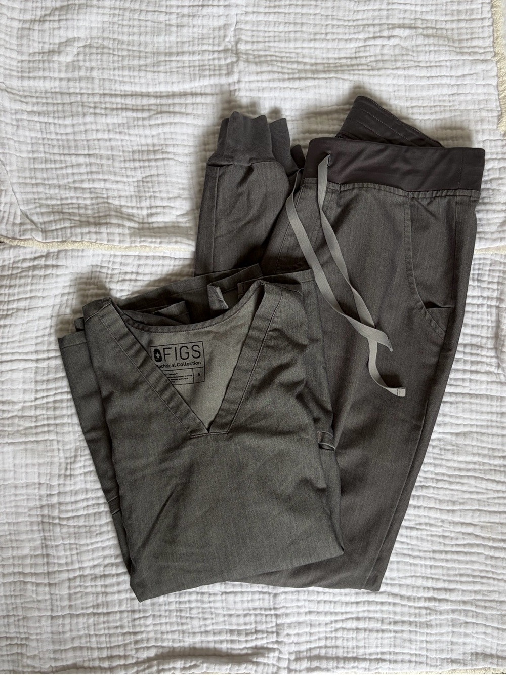 Figs Women's Charcoal Gray Scrub Set